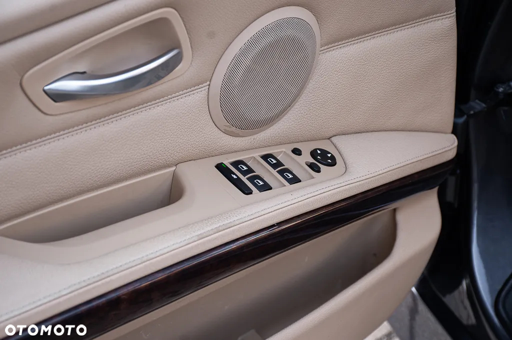 BMW Seria 3 325i - 40