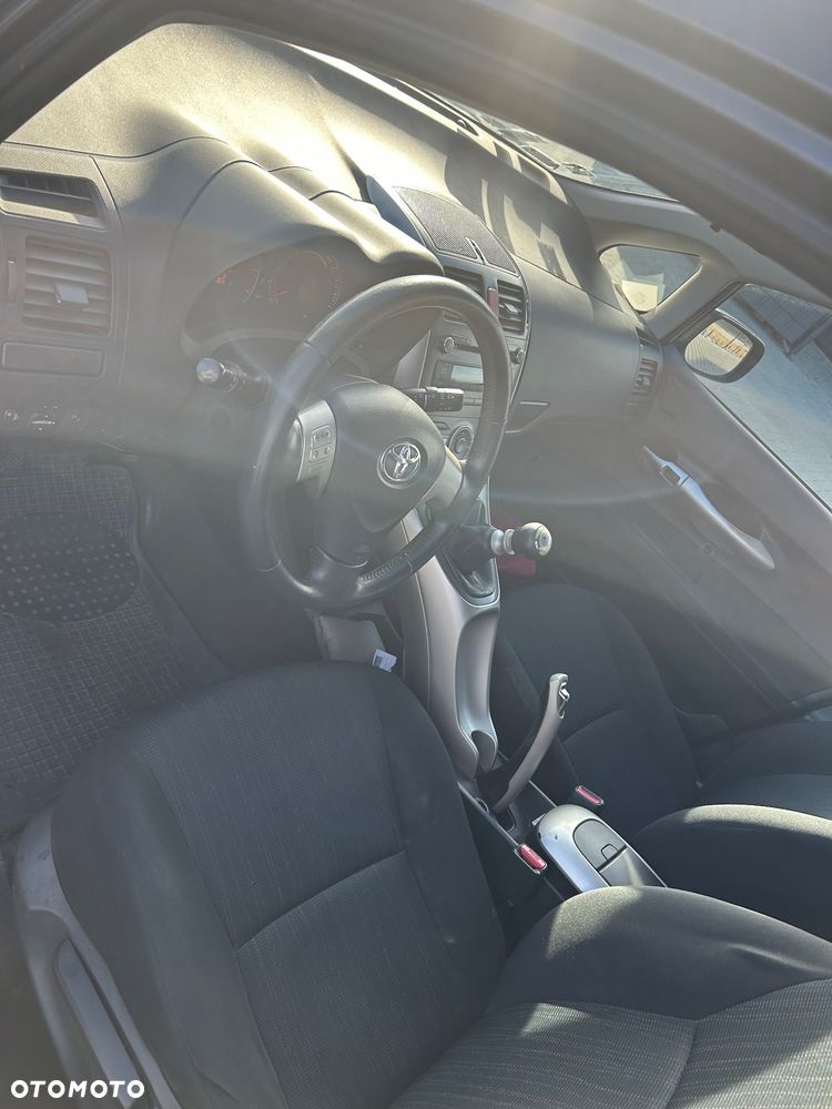 Toyota Auris 2009 photo 5