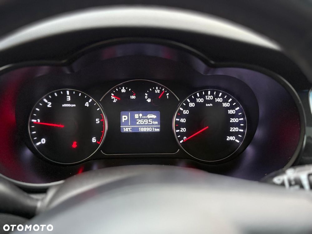 Kia Carens 1.7 CRDi L 7os 7DCT - 6