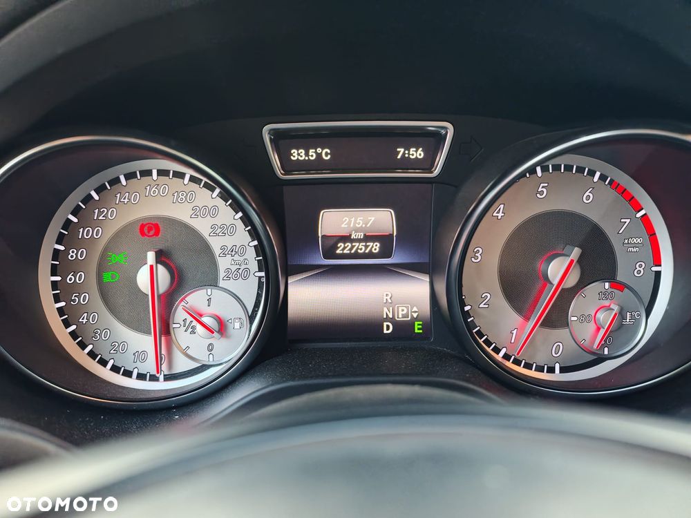 Mercedes-Benz CLA 200 7G-DCT - 10