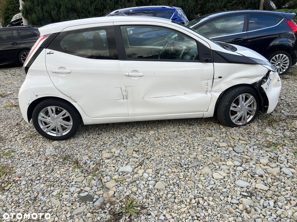 Toyota Aygo x-play touch - 7