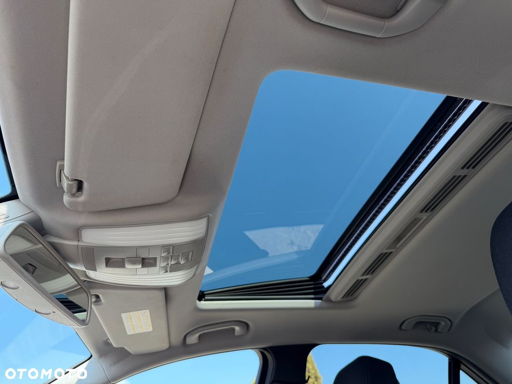 Mercedes-Benz Klasa E 200 CGI BlueEFFICIENCY 7G-TRONIC Elegance - 24