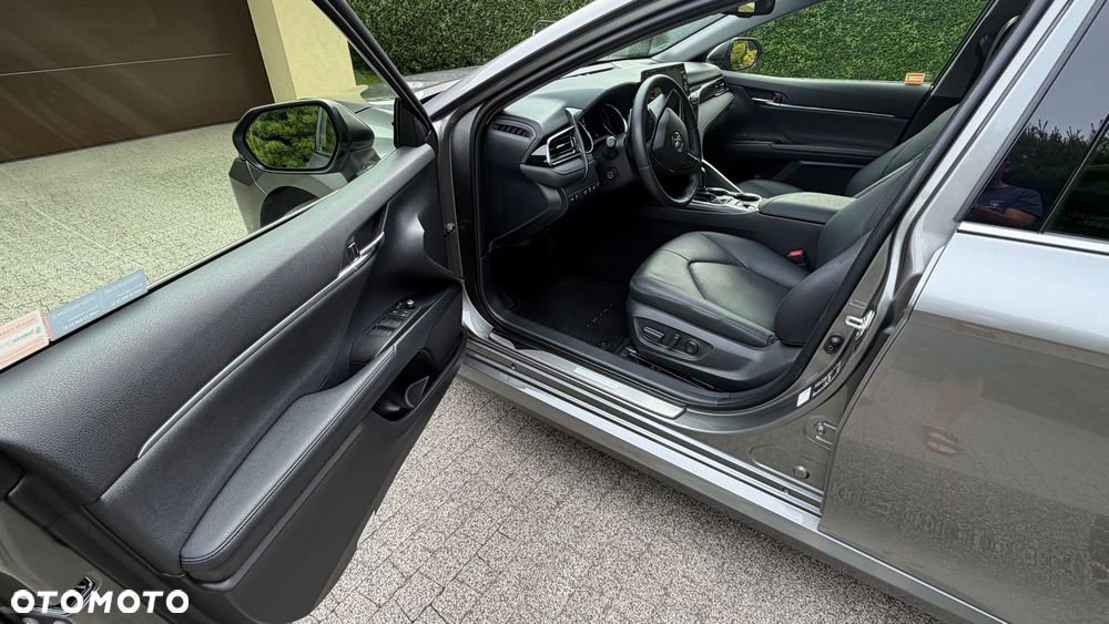 Toyota Camry 2.5 Hybrid Executive CVT - 9
