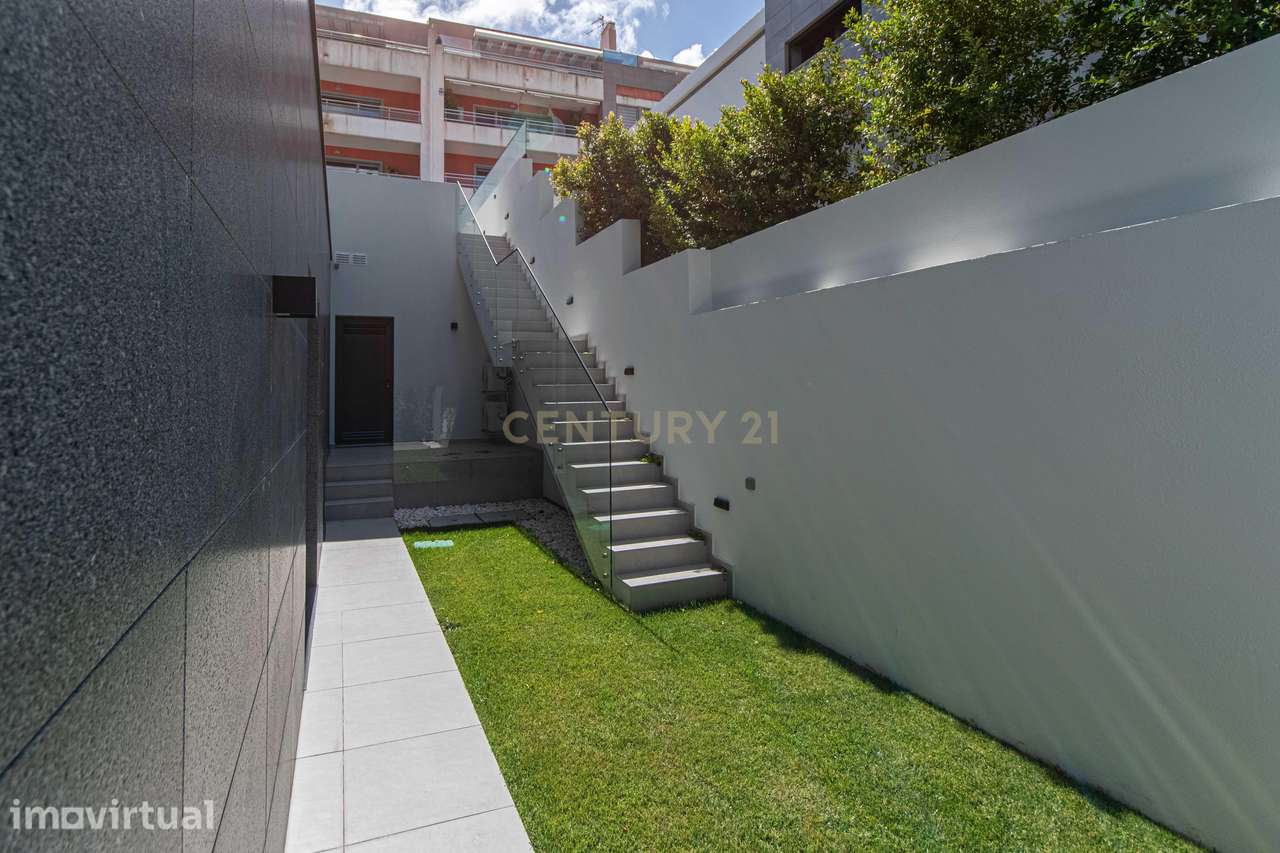 Moradia  Independente T4 Nova Construção com piscina (Estoril) - Grande imagem: 2/47