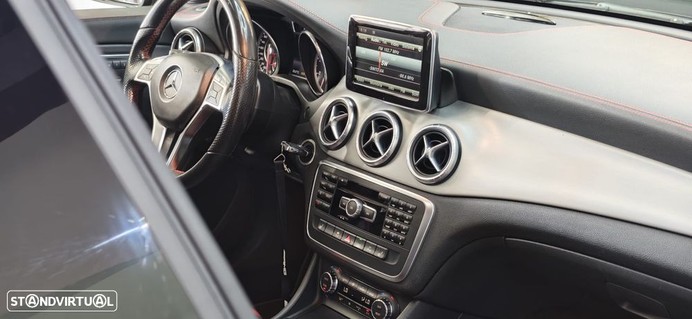 Mercedes-Benz CLA 45 AMG 4Matic 7G-DCT - 40