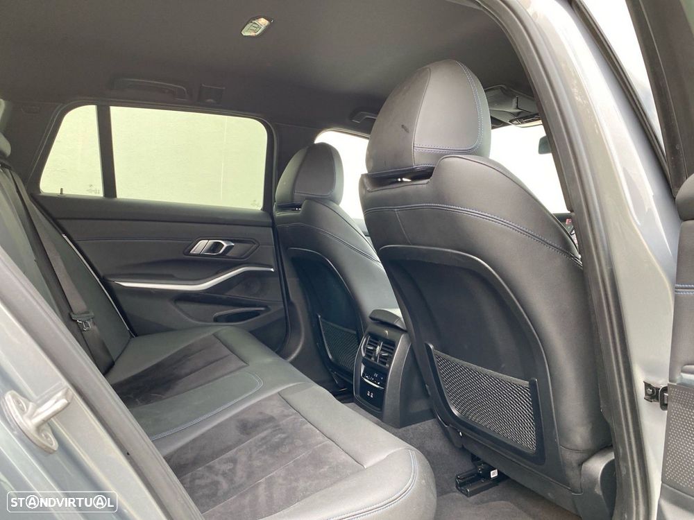BMW 320 d Pack Desportivo M Auto - 12