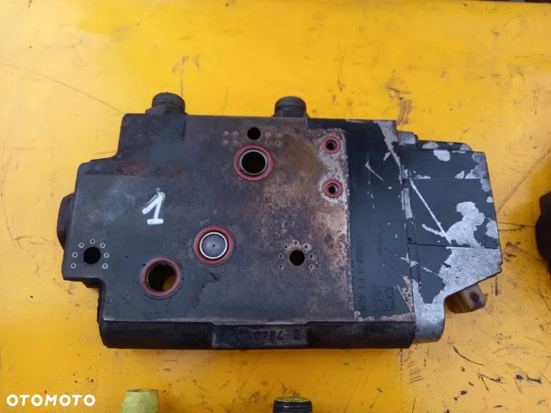 Sekcje hydrauliczne rozdzielacz Deutz Fahr Agrotron 7250 TTV - 2