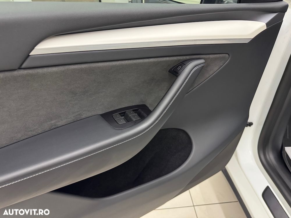 TESLA Model Y 2023 — imagine 54