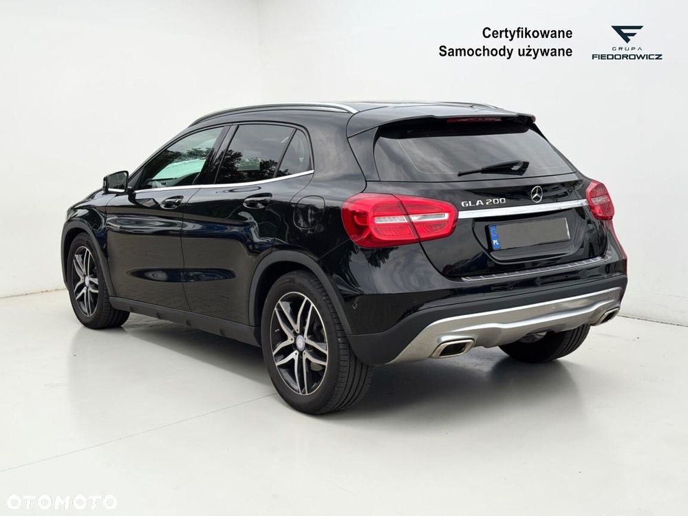 Mercedes-Benz GLA 200 7G-DCT Urban - 10