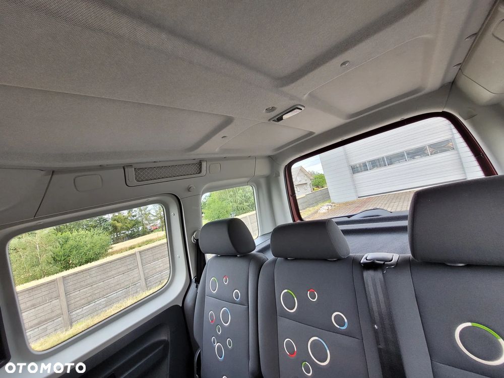 Volkswagen Caddy Comfortline BMT - 24