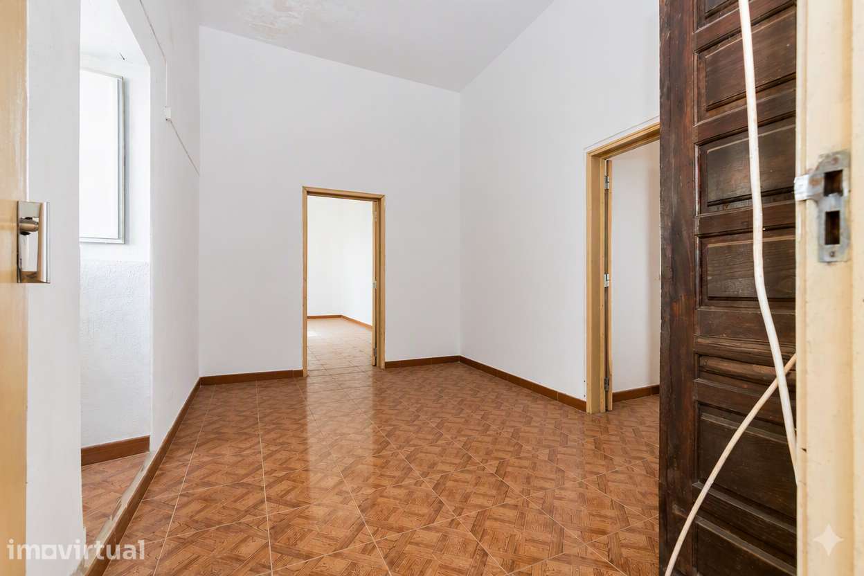 Moradia T2 c/ Armazém no 1º Amdar e 64 m² de Quintal, na Azaruja, Évor - Grande imagem: 5/35