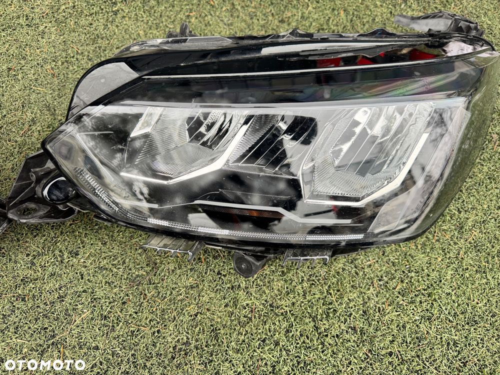LAMPA LAMPY PRAWA  PEUGEOT 208 2008 II FULL LED 9833036380 9833036180 - 2