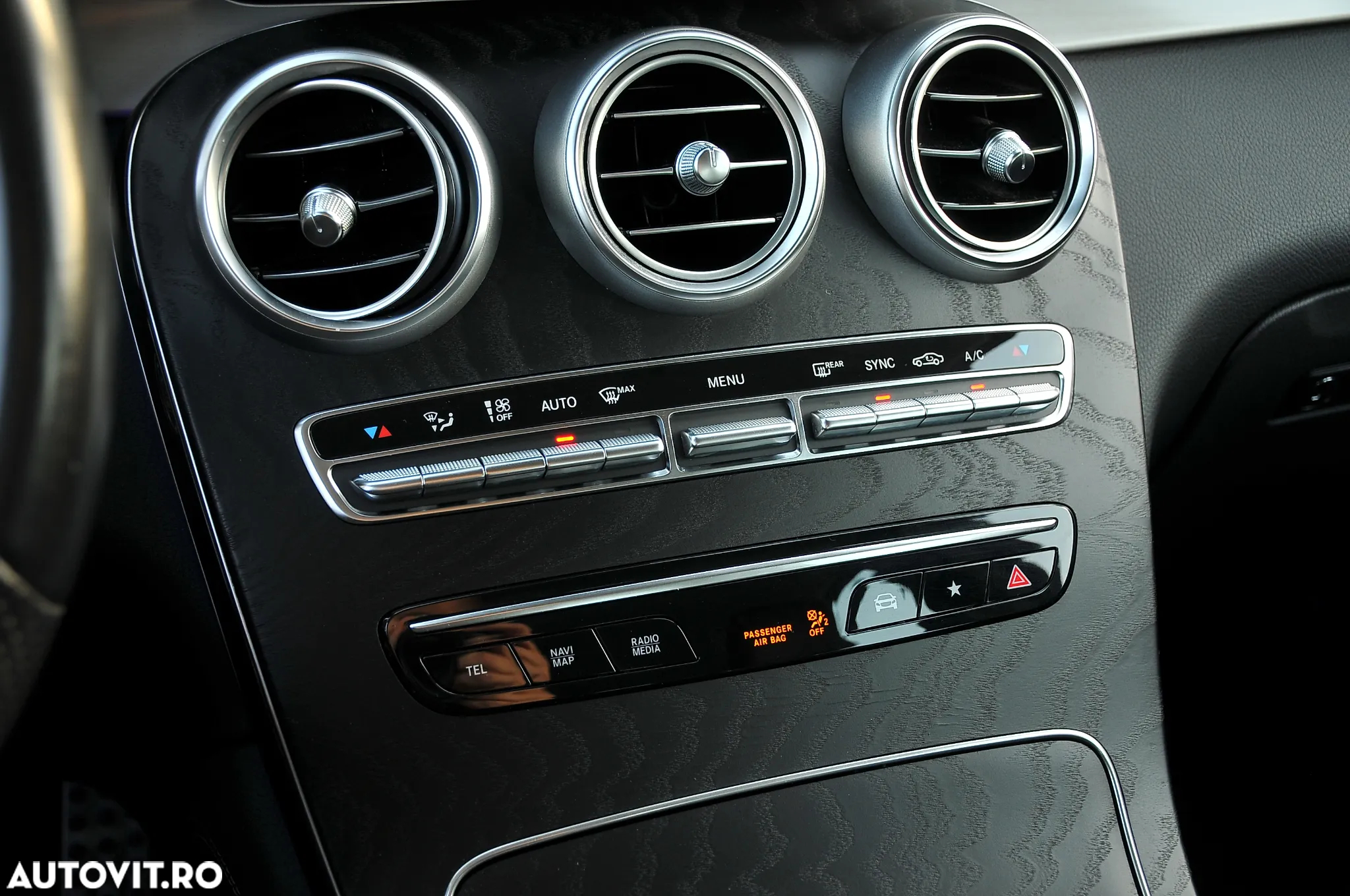 Mercedes-Benz GLC 300 d 4Matic 9G-TRONIC AMG Line Plus - 28