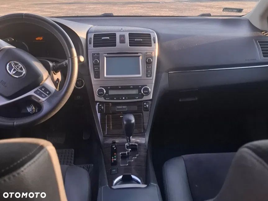 Toyota Avensis - 12