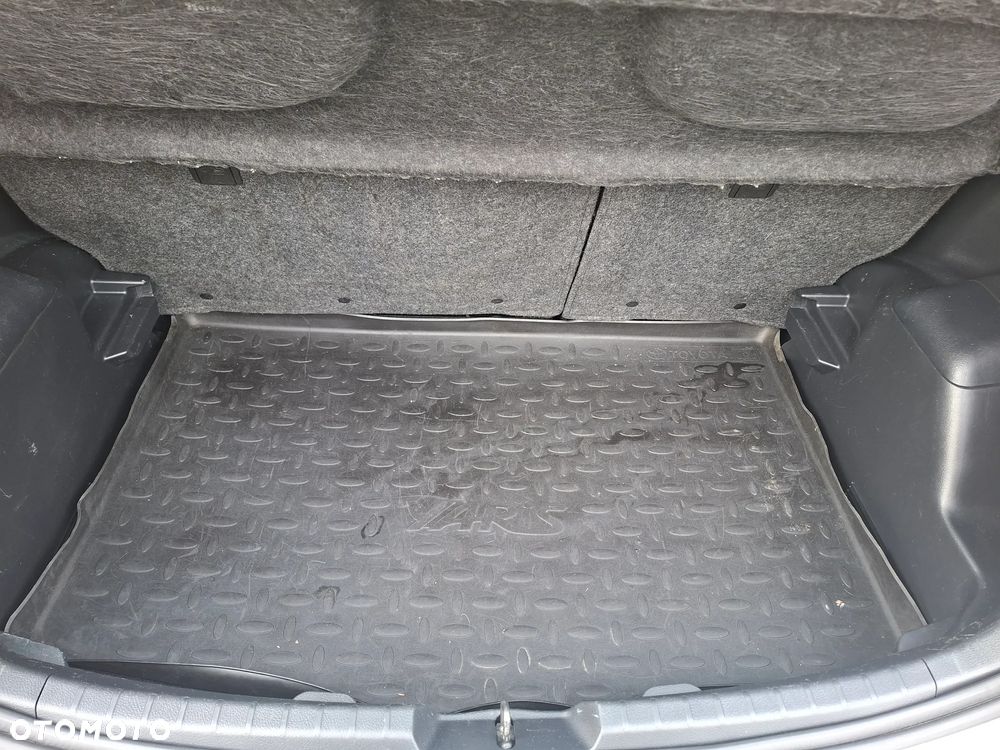 Toyota Yaris - 22