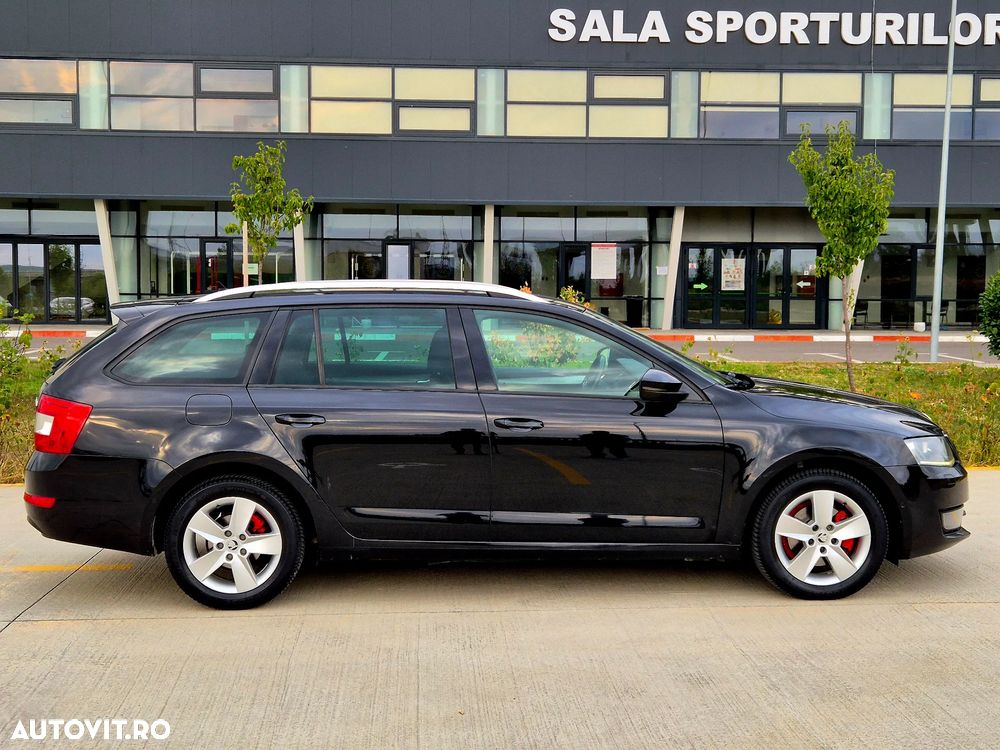 Skoda Octavia Combi 2.0 TDI RS - 8