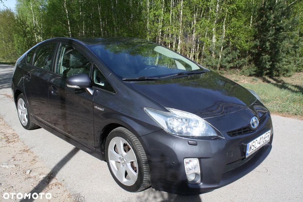 Toyota Prius (Hybrid) Executive - 2