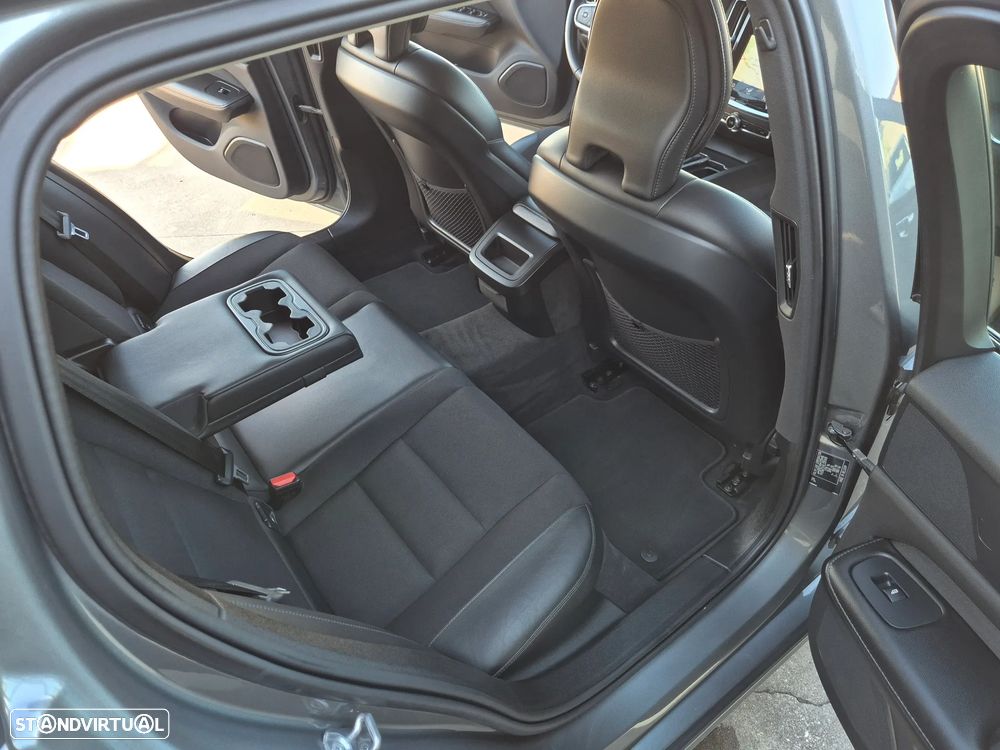 Volvo V60 2.0 D3 Momentum Plus - 47