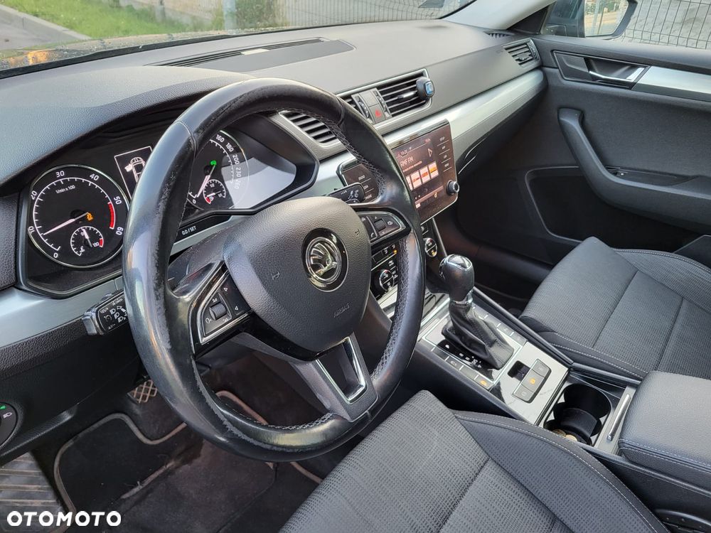 Skoda Superb 2.0 TDI Ambition DSG - 22