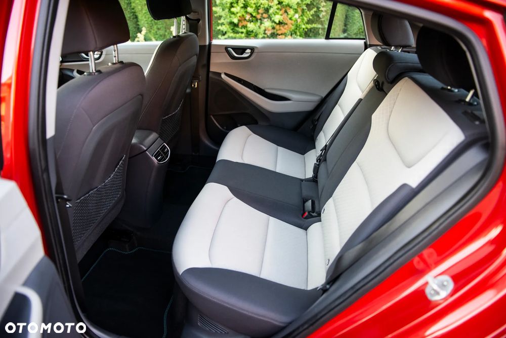 Hyundai IONIQ 1.6 GDI Premium - 32