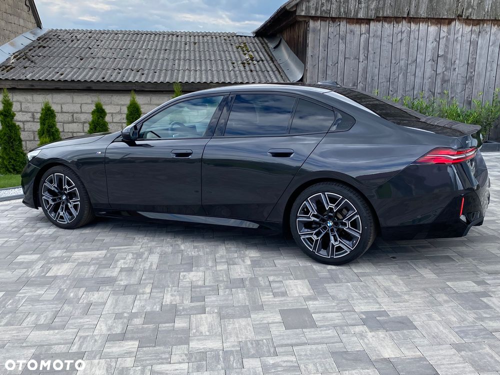BMW Seria 5 520d xDrive - 14
