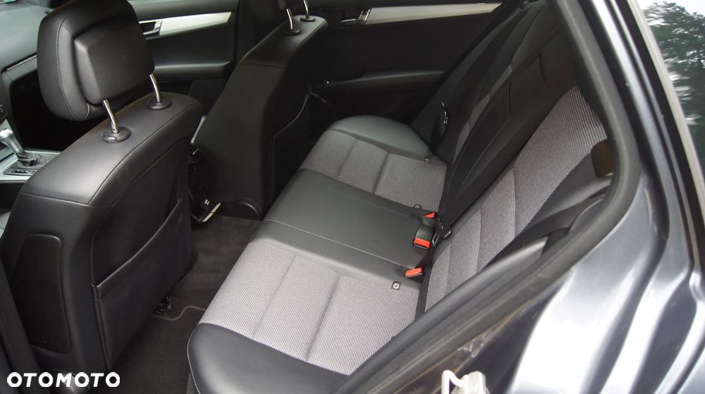 Mercedes-Benz Klasa C 220 T CDI DPF Automatik Avantgarde - 12