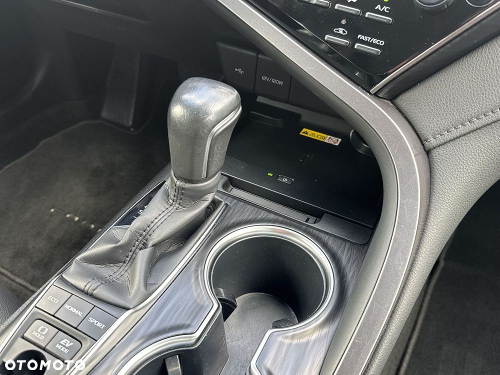 Toyota Camry 2.5 Hybrid Executive CVT - 28