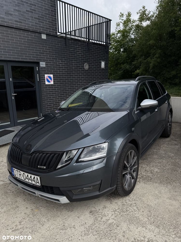 Skoda Octavia Scout 2.0 TDI 4x4 DSG - 2