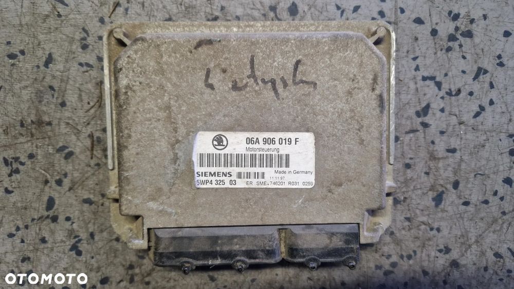 SKODA OCTAVIA I 1.6 STEROWNIK SILNIKA 06A906019F - 1