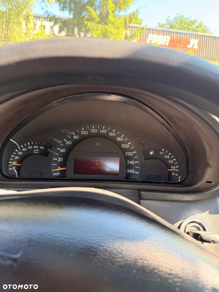 Mercedes-Benz Klasa C 200 Kompressor Automatik Classic - 24