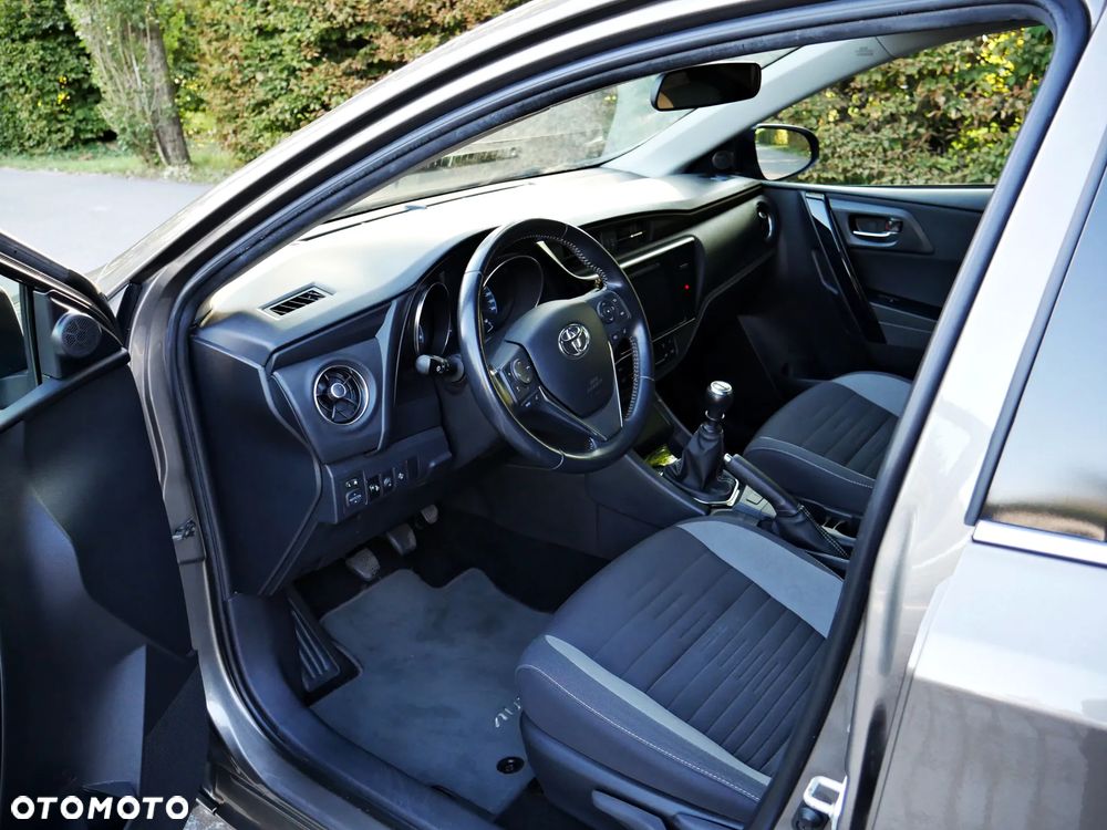 Toyota Auris 1.6 Premium - 9