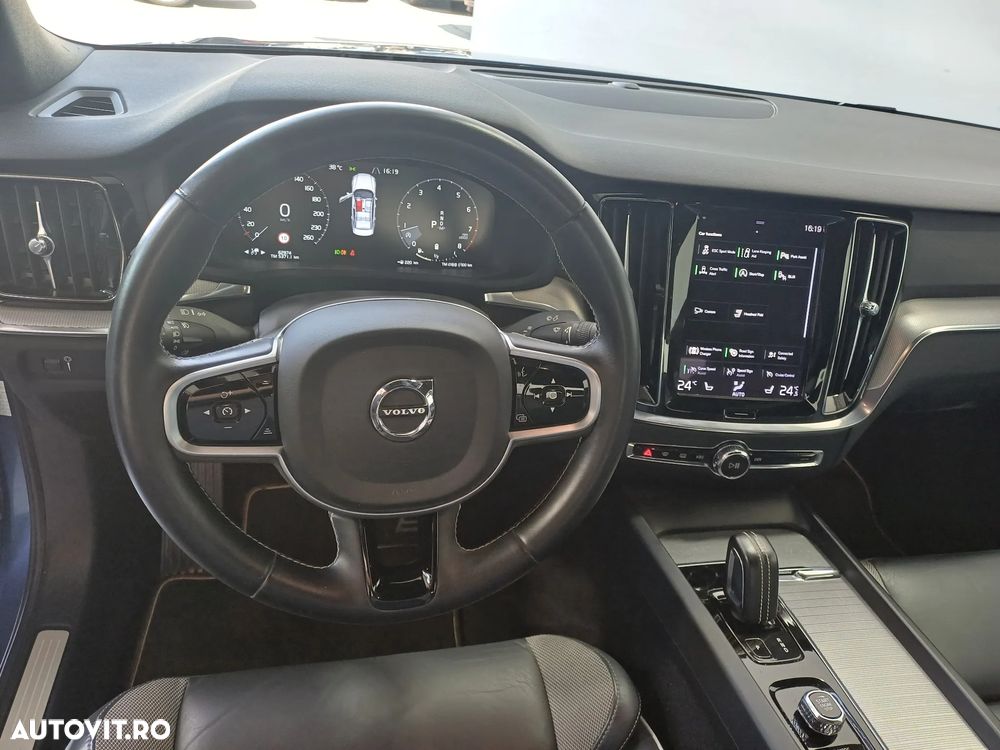 Volvo S60 B4 MHEV AT Plus Dark - 6