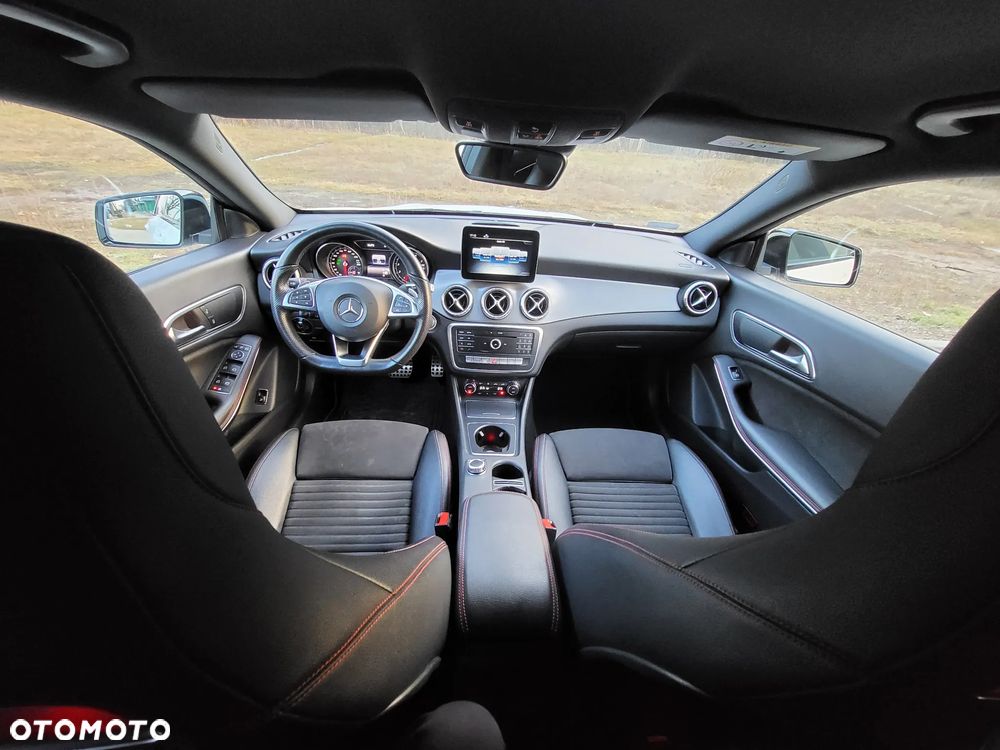 Mercedes-Benz CLA 220 4-Matic AMG Line - 25
