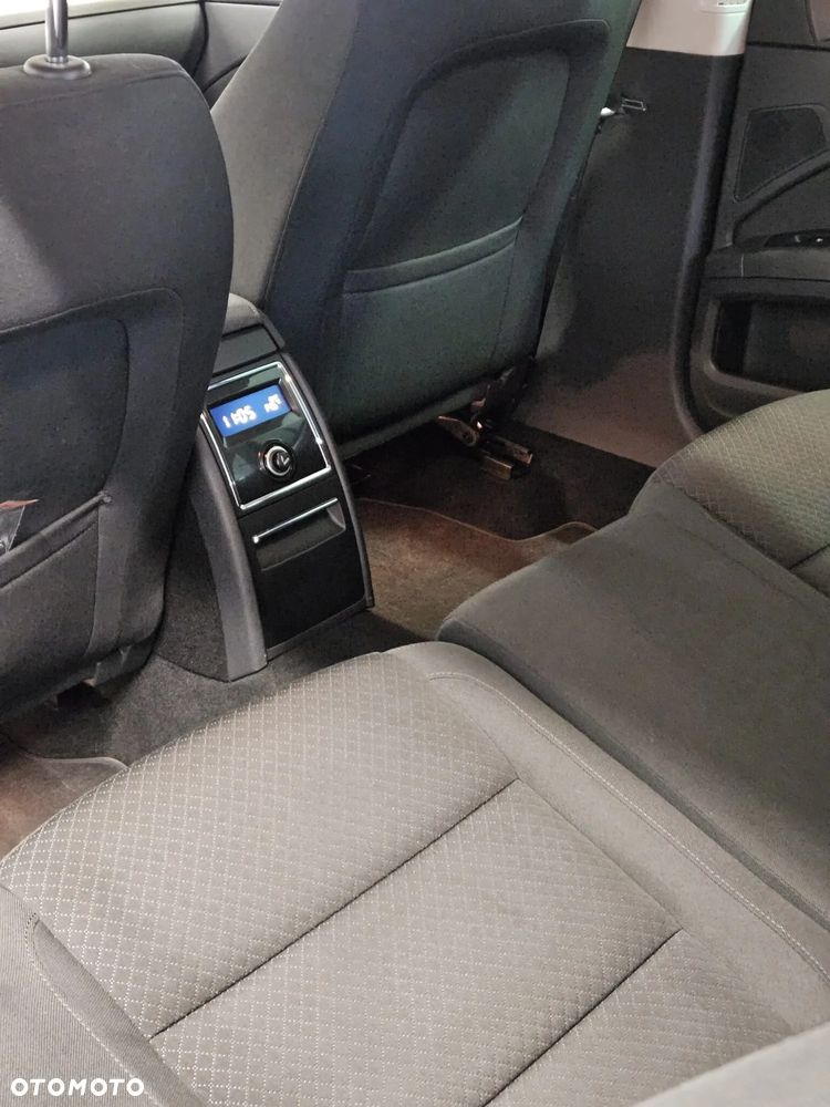 Skoda Superb 2.0 TDI Elegance DSG - 10