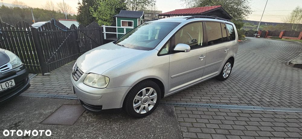 Volkswagen Touran 1.6 FSI Trendline - 4