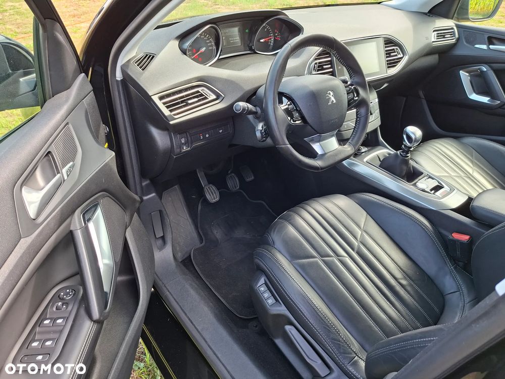 Peugeot 308 2017 photo 2