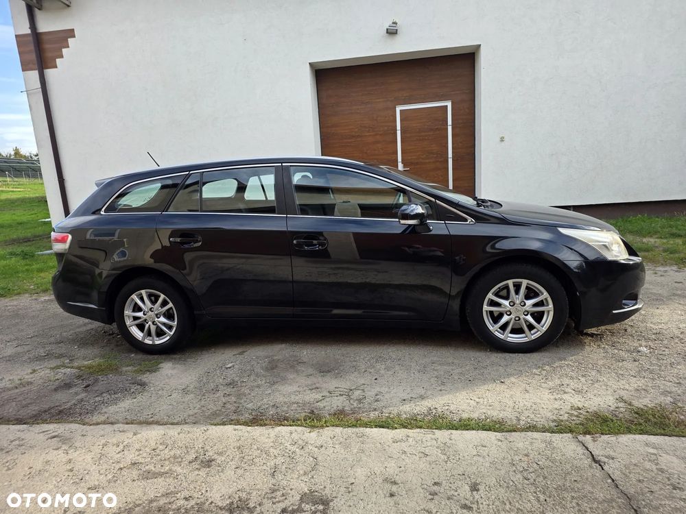 Toyota Avensis 2.0 D-4D Sol Premium - 4