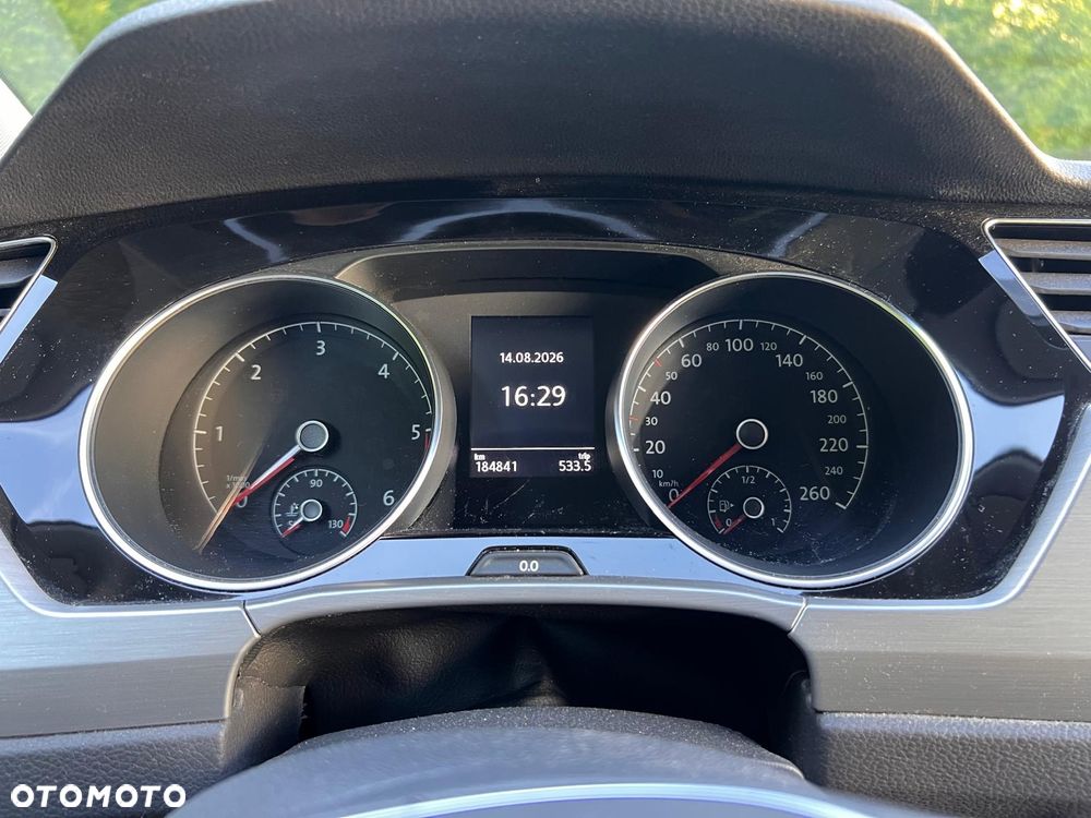 Volkswagen Touran 1.6 TDI BMT Comfortline - 16