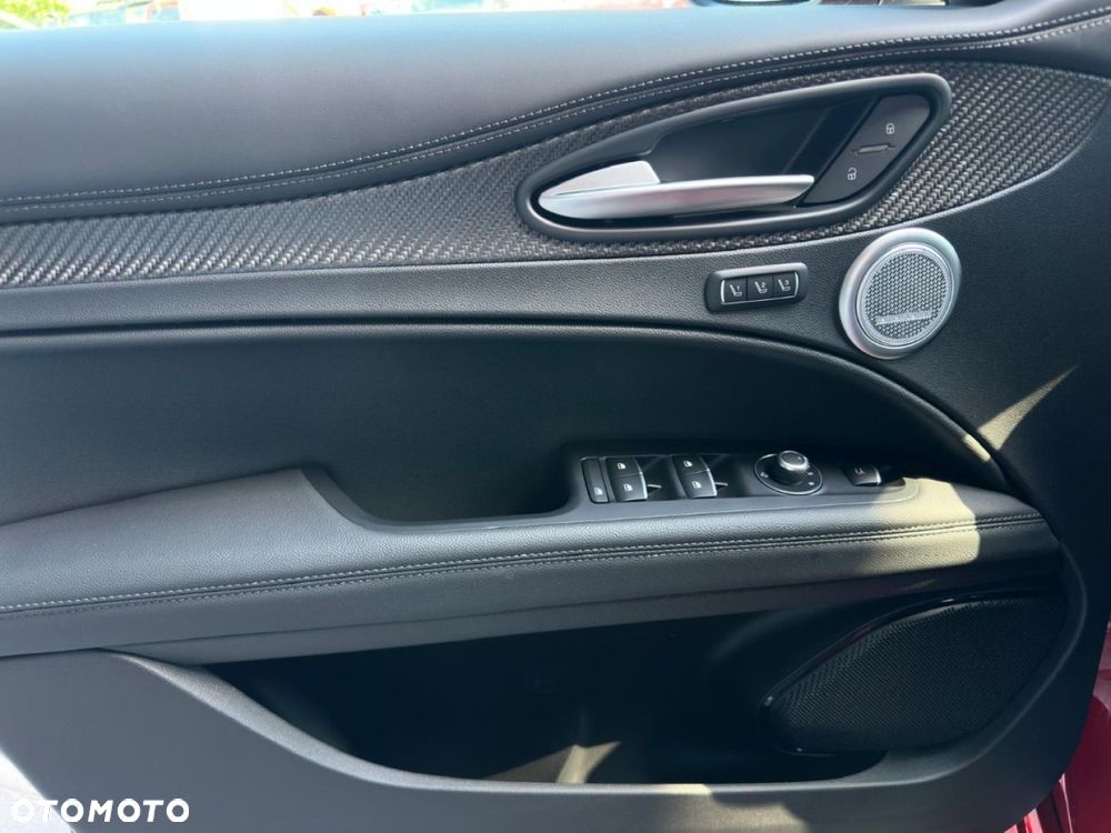 Alfa Romeo Stelvio - 13