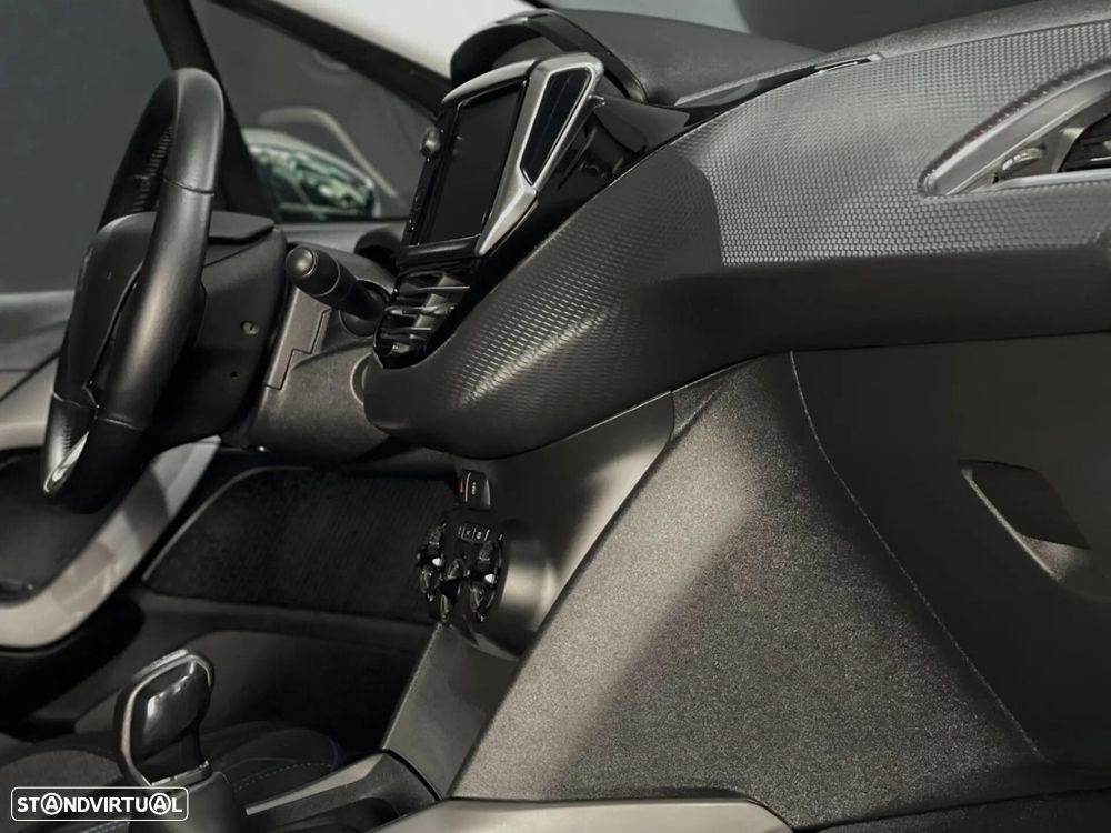 Peugeot 2008 1.2 PureTech Style - 8
