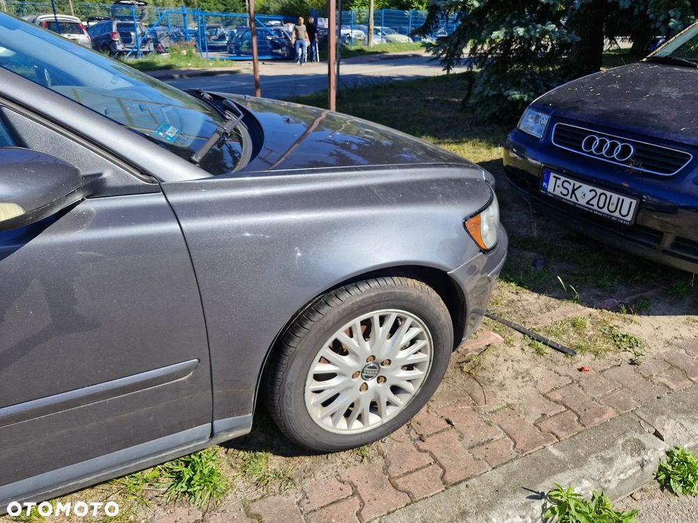 Błotnik prawy przód VOLVO V50 2004r 455-46