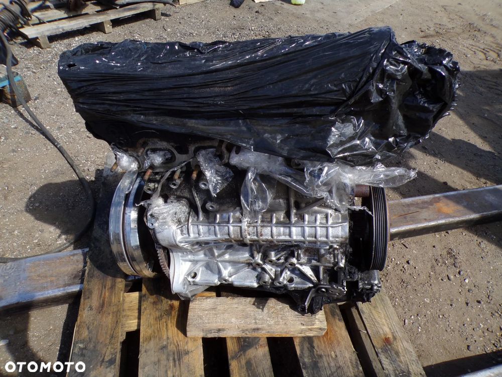 SILNIK SŁUPEK SILNIKA AUDI 2.0 TDI DEZ - 1