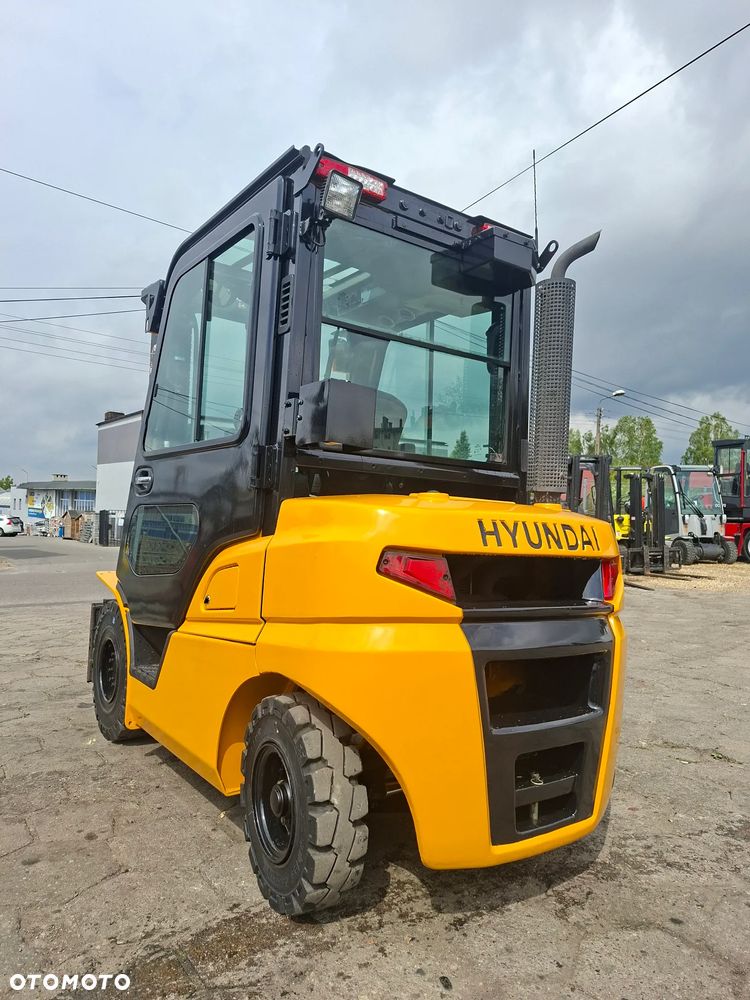 Hyundai 25D-9E - 1
