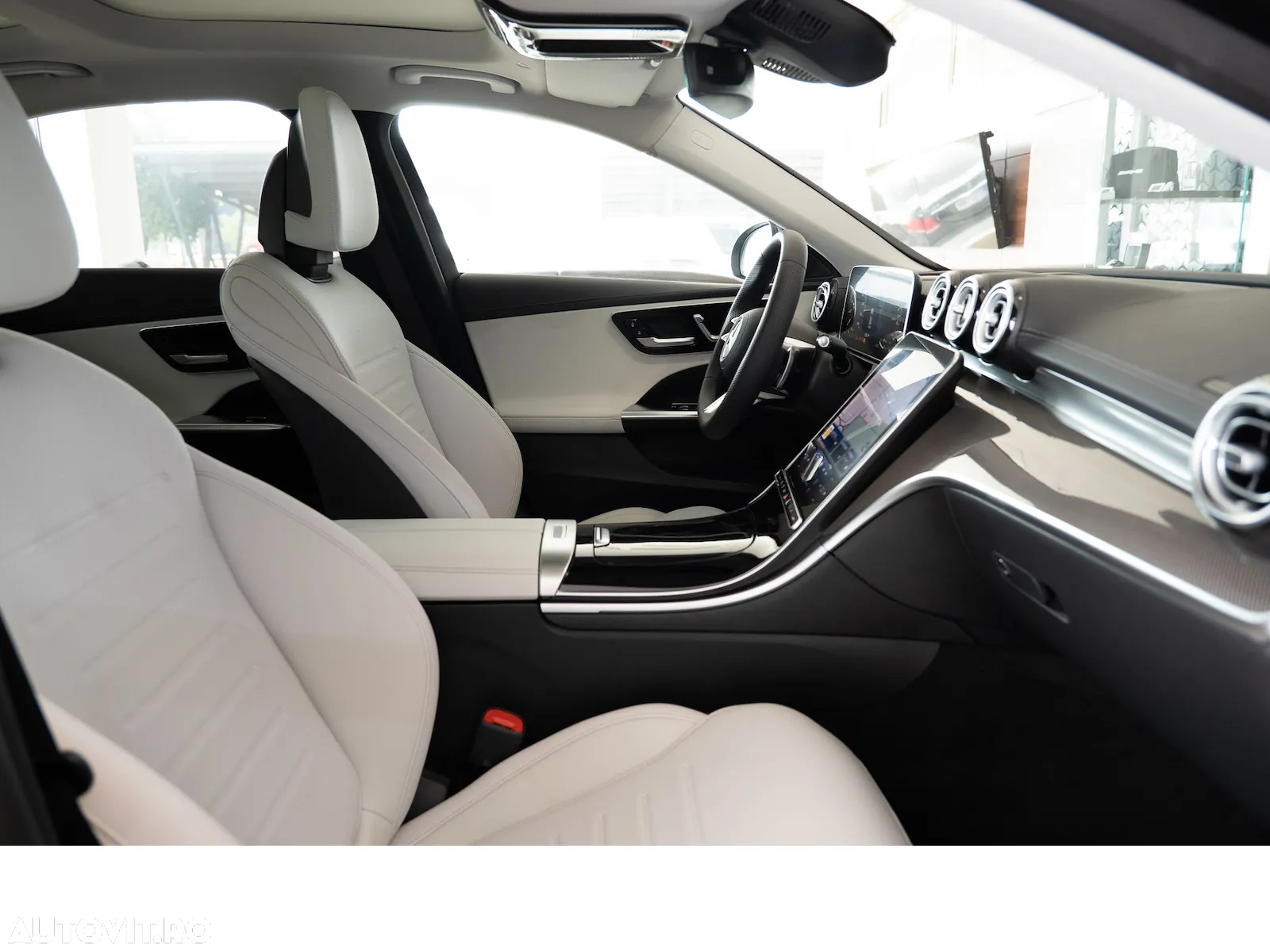 Mercedes-Benz C 300 e 4Matic 9G-TRONIC AMG Line - 25