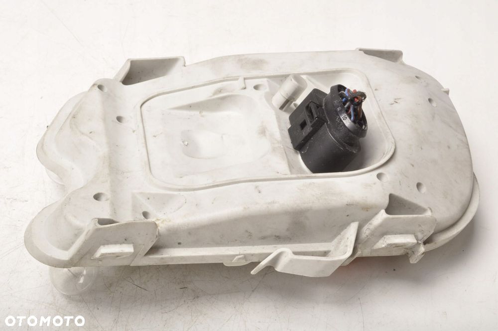 AUDI A6 C6 WKŁAD LISTWA LAMPY ZB436071R - 4