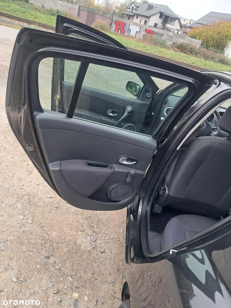 Renault Clio - 15