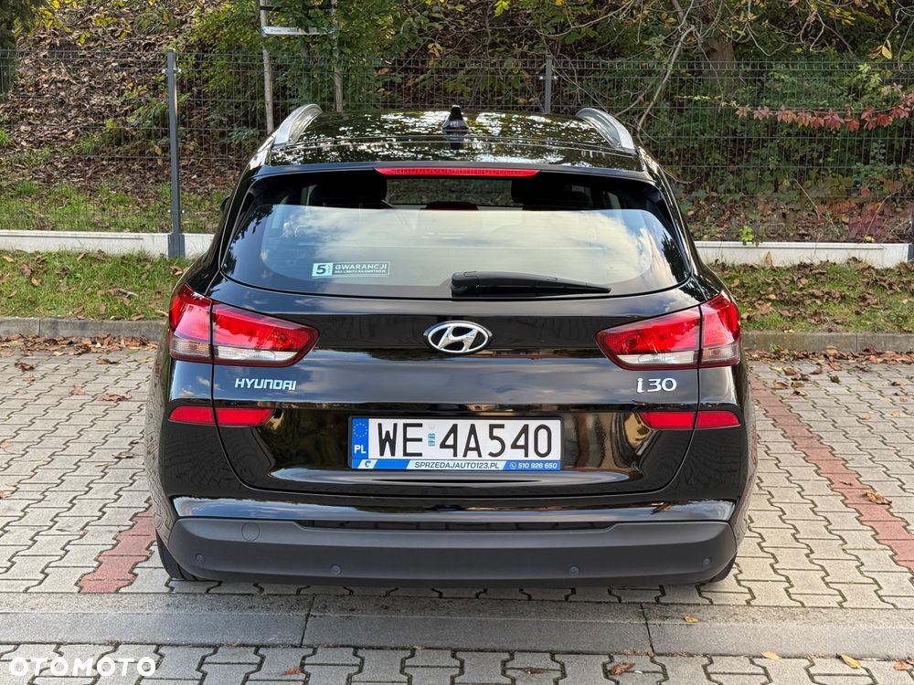 Hyundai i30 1.5 DPI Classic + - 21