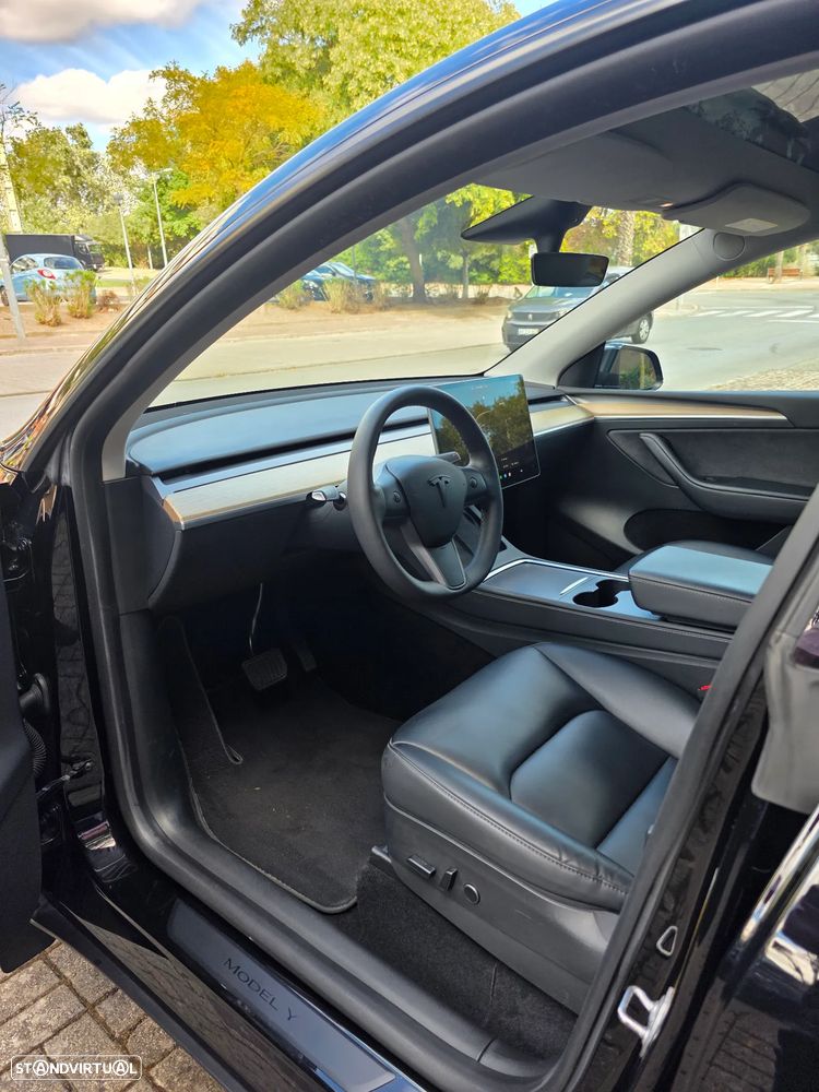 Tesla Model Y Long Range Dual Motor AWD - 8