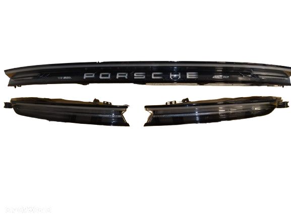 PORSCHE TAYCAN 9JA 19- LAMPA TYŁ TYLNA LED PRAWA LEWA BLENDA ŚRODKOWA W KLAPĘ BAGAŻNIKA BASE USA KOMPLET ORYGINAŁ - 1