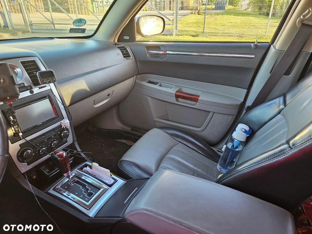 Chrysler 300C 5.7 V8 Hemi - 11